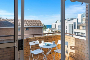 North Beach Escape - Balcony Sunrises and Ocean Walks, Wollongong